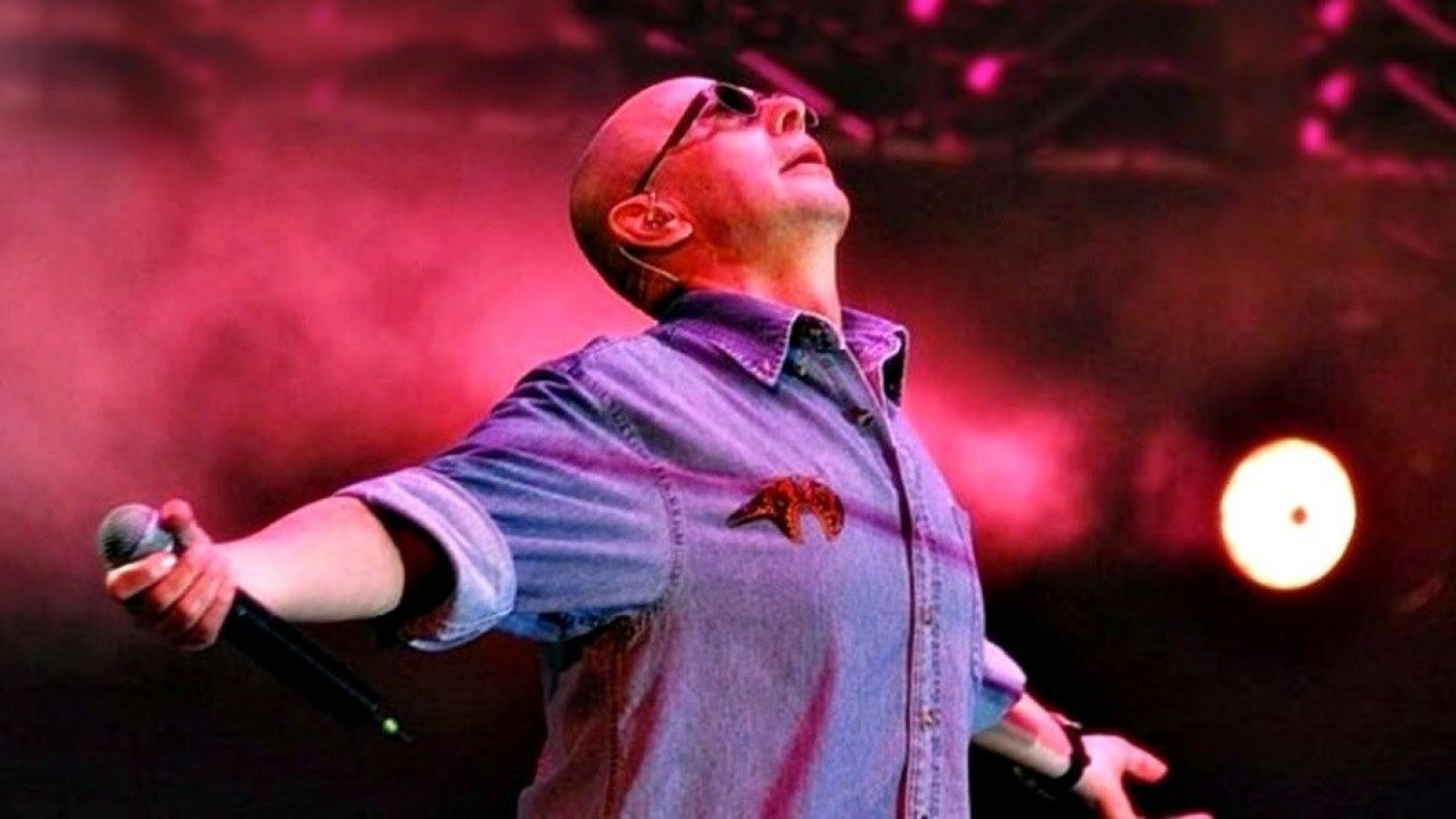 "El Indio" Solari anunció hoy su decisión de no volver a los escenarios debido a su enfermedad